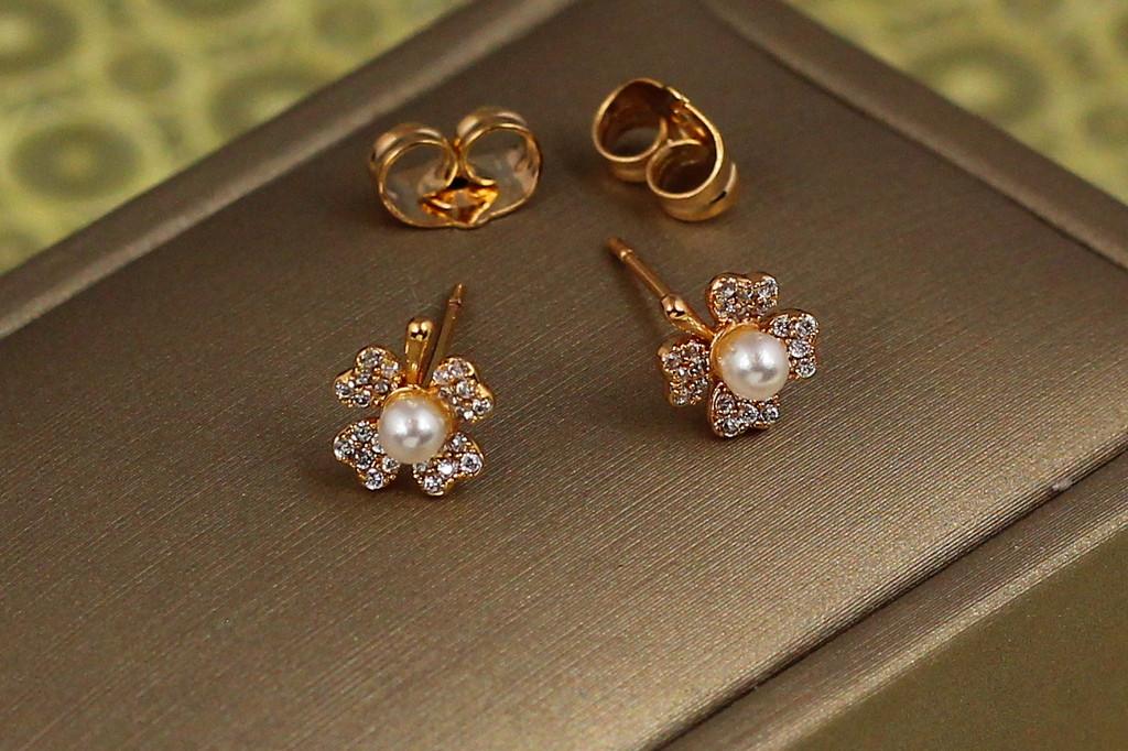 Серьги гвоздики Xuping Jewelry Цветок на стебле с жемчужиной 9 мм Золотистый (2265180593)