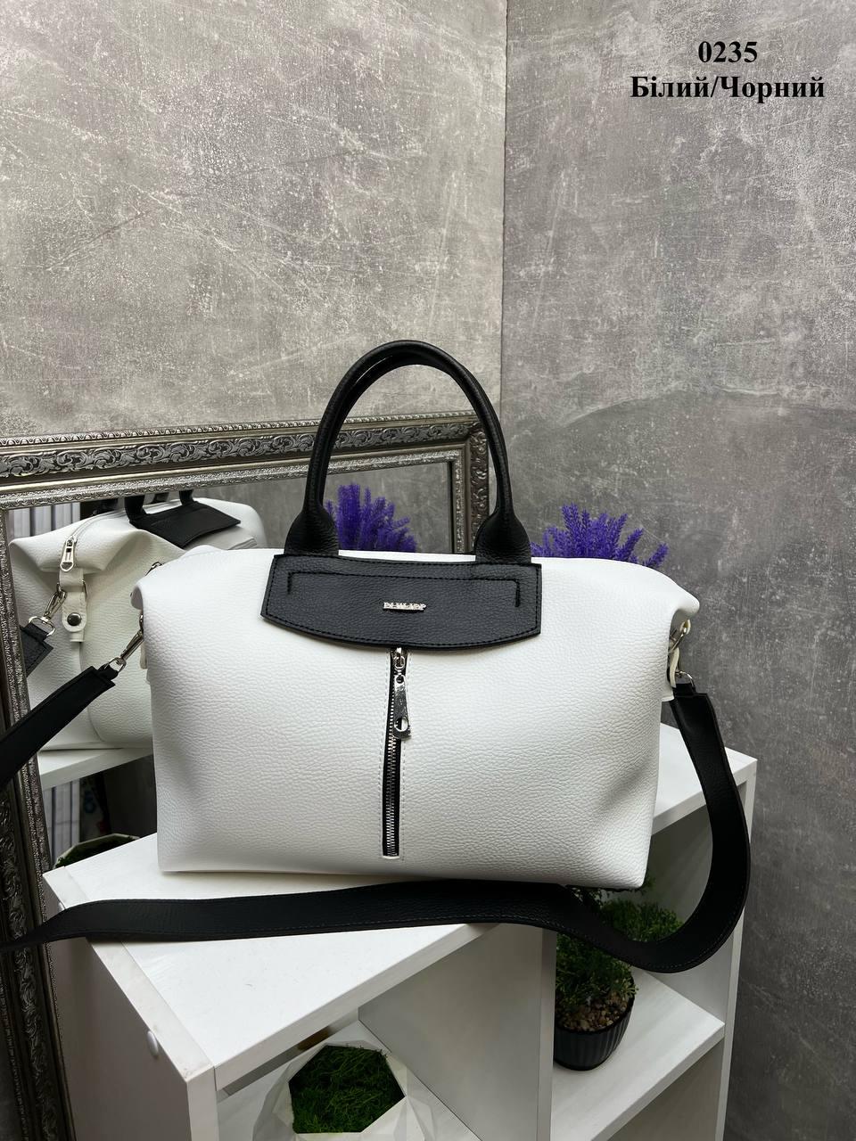 Сумка саквояж женская объемная из экокожи через плечо дорожная вместительная Белый с черным - фото 5 Сумка саквояж женская объемная из экокожи через плечо дорожная вместительная Белый с черным - фото 5