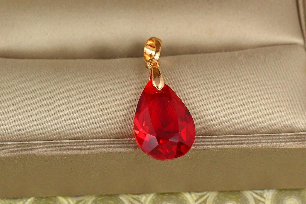 Кулон Xuping Jewelry Велика крапля із червоним каменем Сваровські 1,9 см Золотистий (31936708)