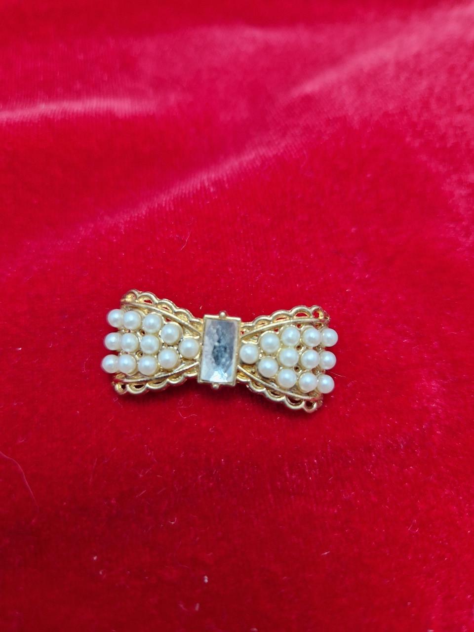 Брошь бантик с бусинами Золотистый (1862665124) Брошь бантик с бусинами Золотистый (1862665124)