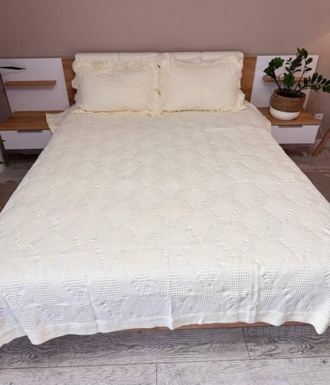 Комплект вафельное покрывало 200х230 см и 2 наволочки в подарочной сумке Айвори (2930792995)