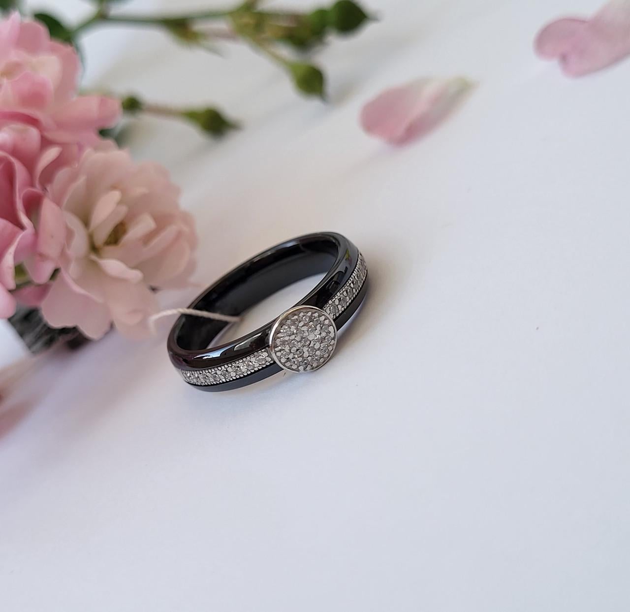 Кольцо женское керамика с белыми камнями из серебра р. 19 925 проба (16294824)