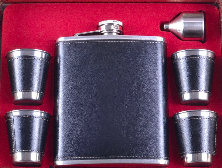 Фляга 530 мл с 4 стопками и лейкой Black (19011-Ф)