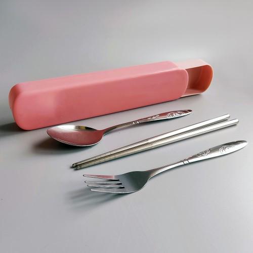 Комплект приладів для їжі надлегкий у захисному кейсі Рожевий (5668)