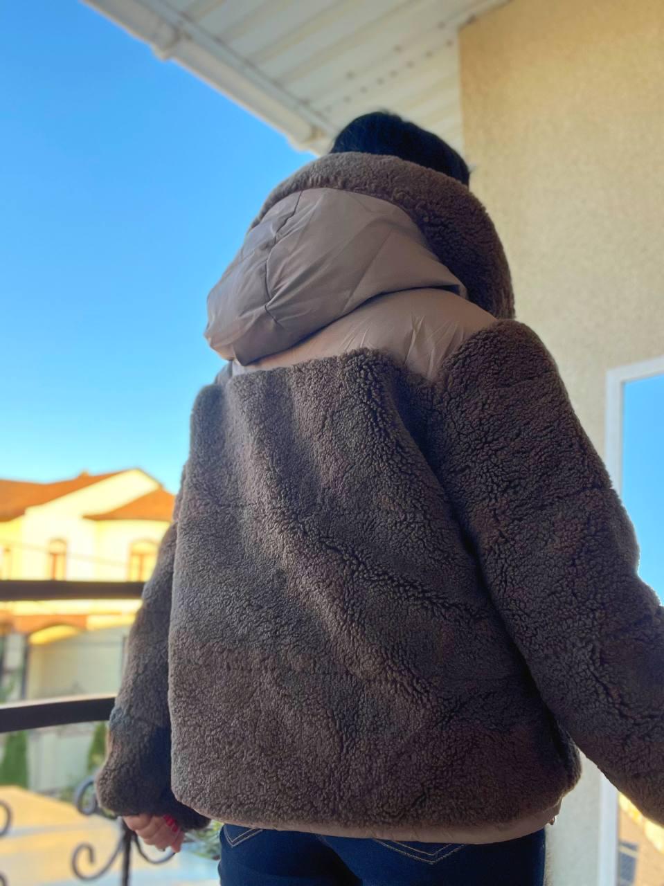 Куртка женская Lady Yep 9055 тедди комбинированная искусственный мех оверсайз с капюшоном р. 44-48 Коричневый (3055) - фото 6