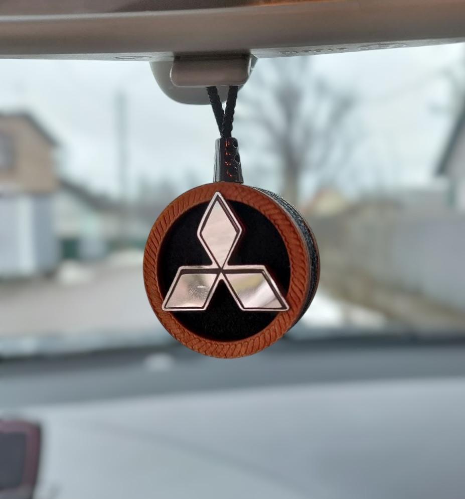 Ароматизатор-подвеска для авто Mitsubishi с эффектом переливания (2096290479)