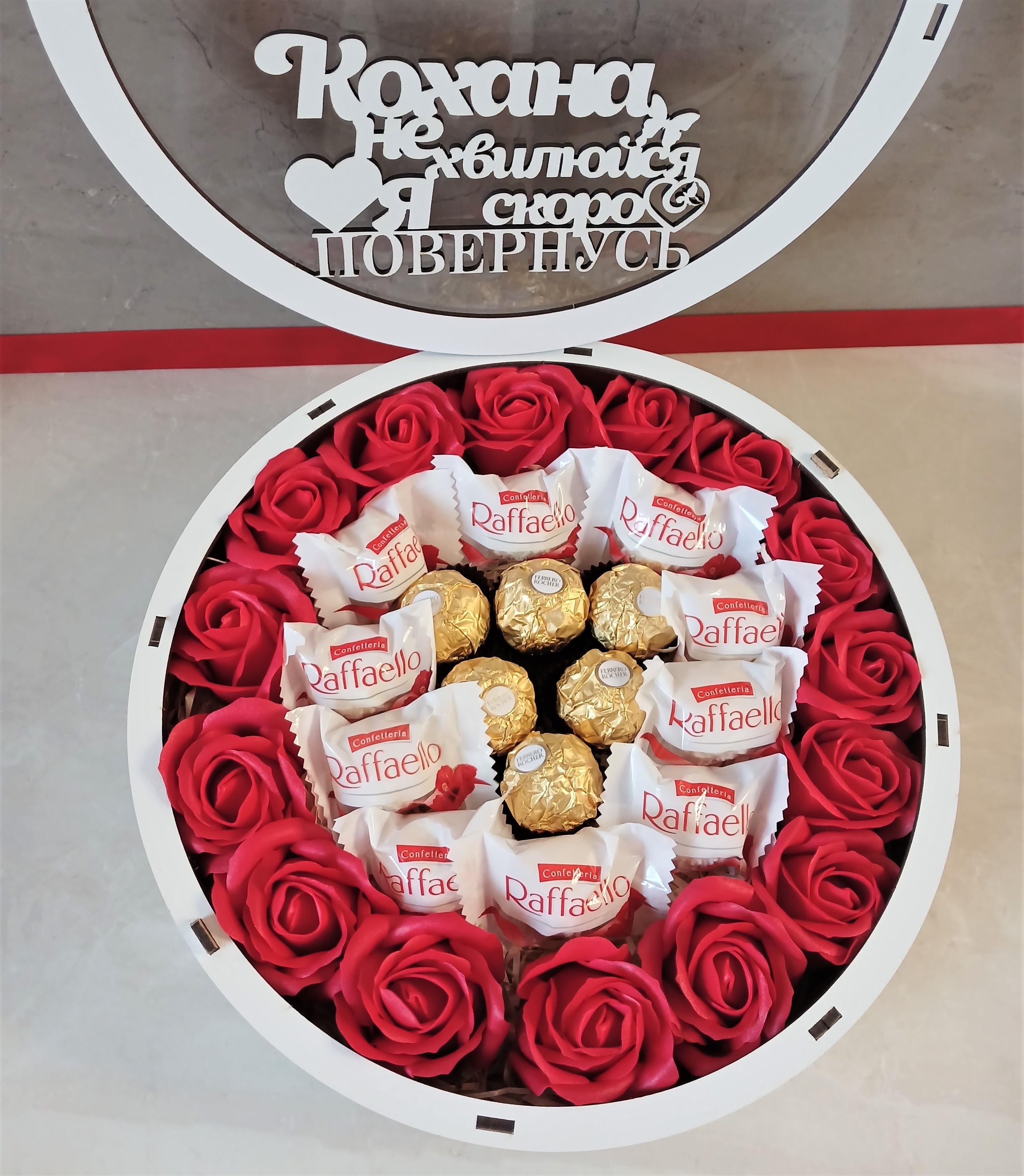 Подарочный бокс маме Сладкий круг с розами в День рождения (14535401)