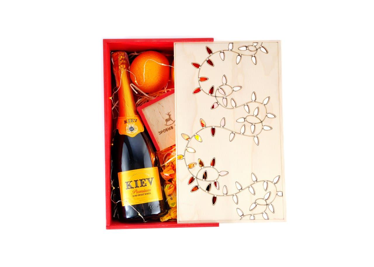 Подарункова коробка Зробив Тато Святкові вогники фарбована (BOX2003) - фото 5 Подарункова коробка Зробив Тато Святкові вогники фарбована (BOX2003) - фото 5