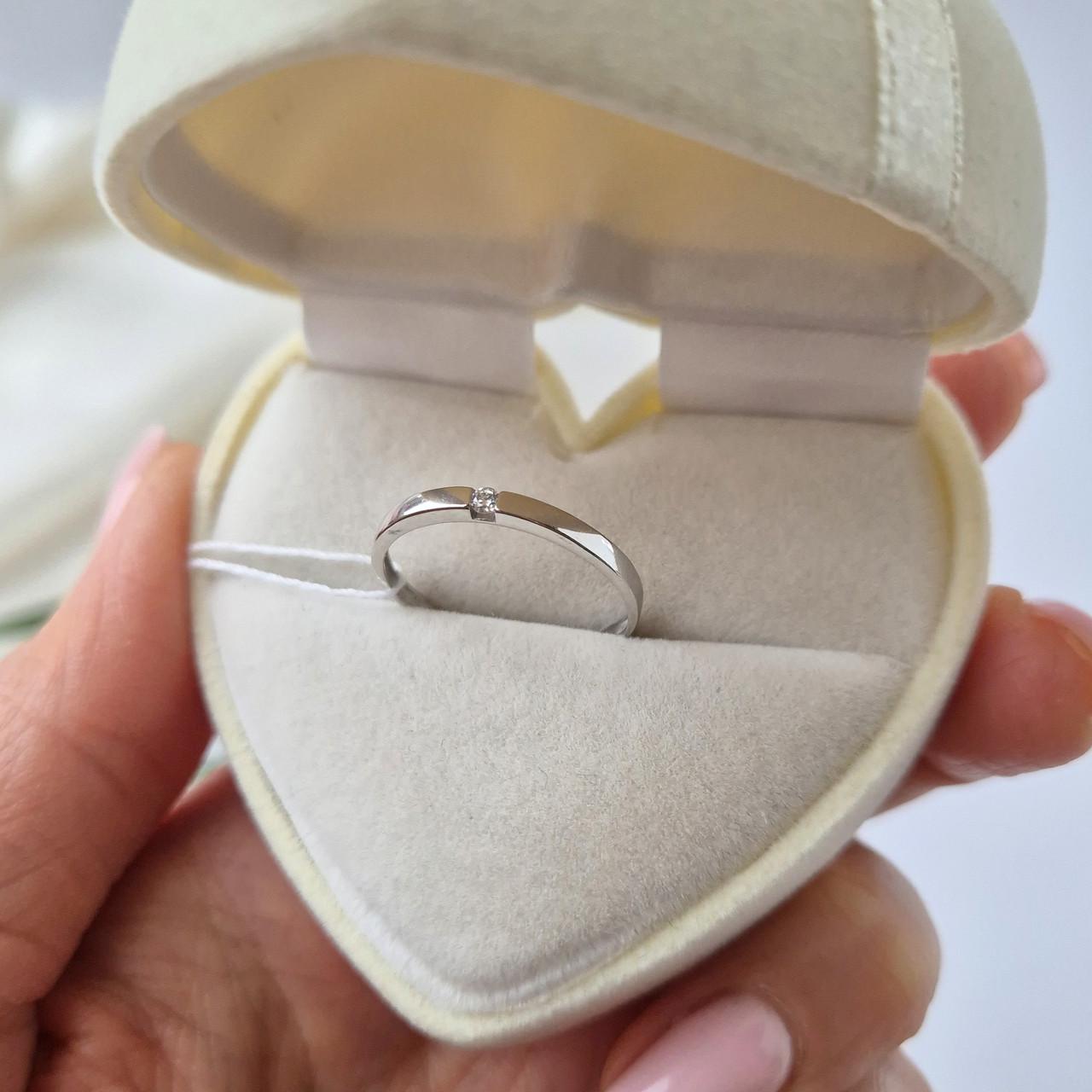 Каблучка із білим каменем срібло 925 проби родоване 0,85 г р. 17,5 (1593/2) - фото 6 Каблучка із білим каменем срібло 925 проби родоване 0,85 г р. 17,5 (1593/2) - фото 6