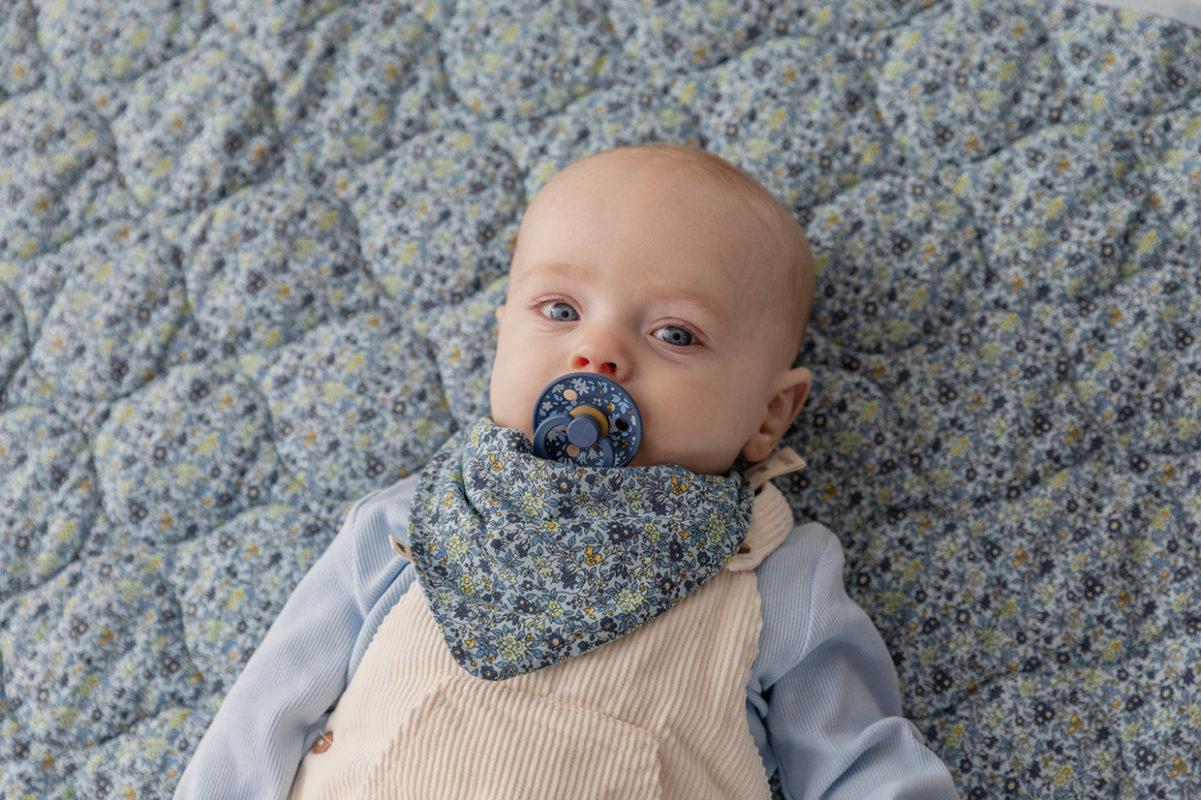 Нагрудник Bibs LIBERTY Chamomile Lawn/Baby Blue - фото 2 Нагрудник Bibs LIBERTY Chamomile Lawn/Baby Blue - фото 2