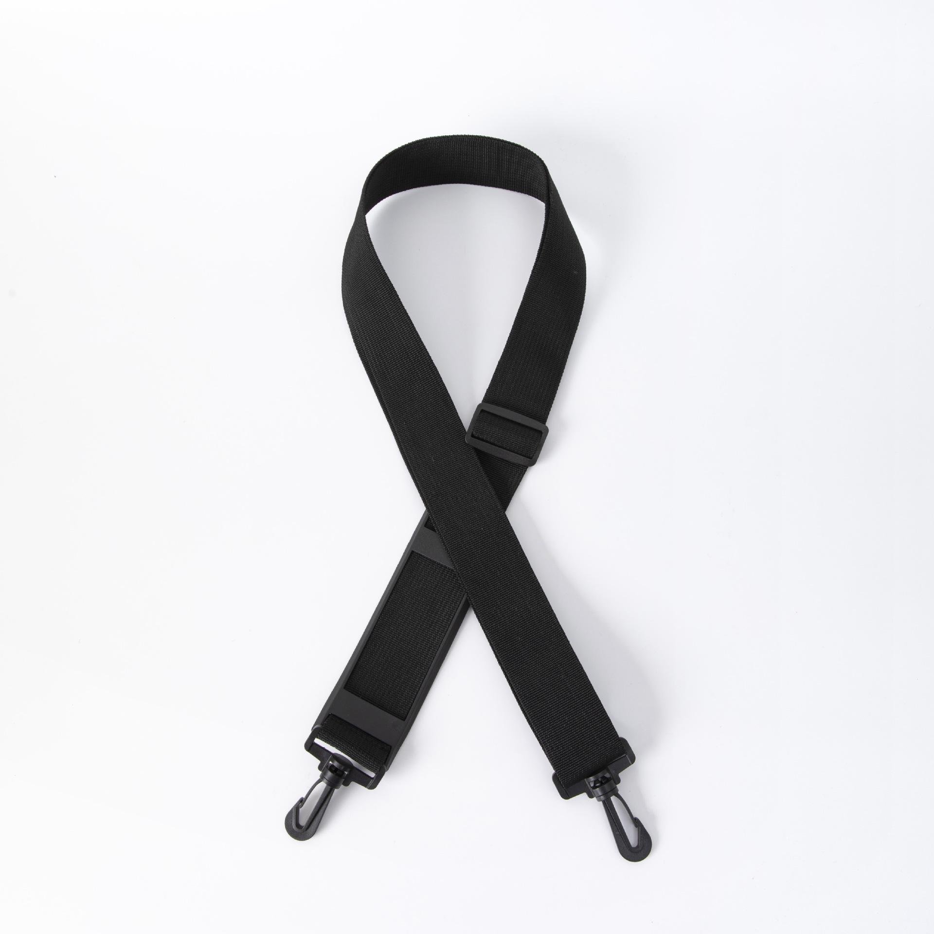 Ремень регулируемый для дорожной или спортивной сумки с наплечником 3,8x140 см Черный (IBX006B) Ремень регулируемый для дорожной или спортивной сумки с наплечником 3,8x140 см Черный (IBX006B)