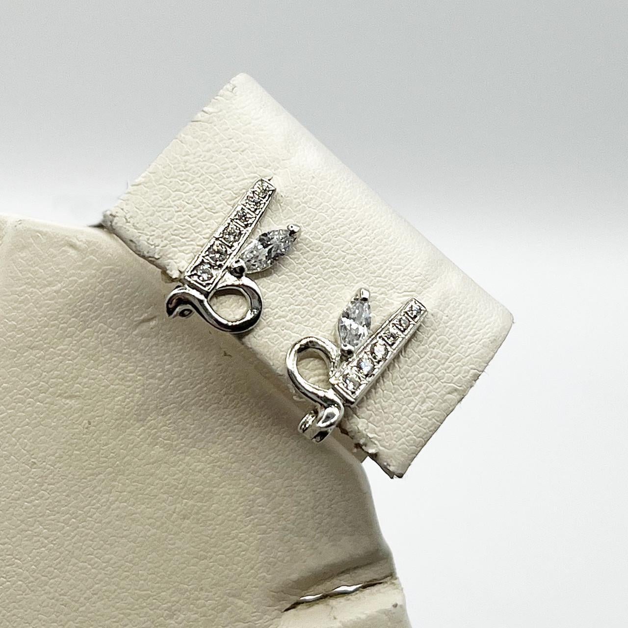 Серебряные серьги Маричка с кубическим цирконием 2,38 г (2547554571) Серебряные серьги Маричка с кубическим цирконием 2,38 г (2547554571)