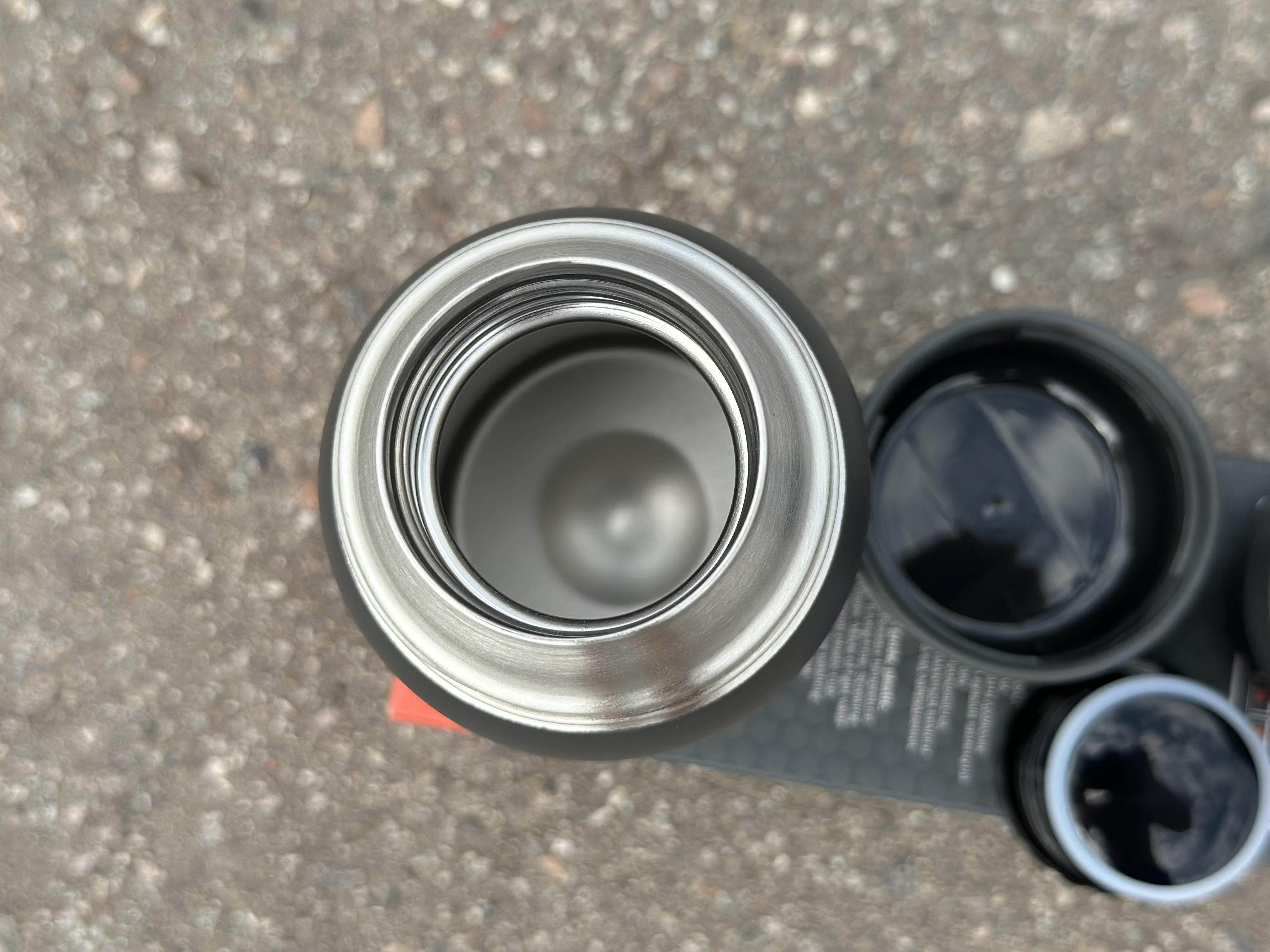 Термос для напитков Tramp expeditio с нержавейки держит 24 ч. 0,5 л (TRC-030-grey) - фото 5 Термос для напитков Tramp expeditio с нержавейки держит 24 ч. 0,5 л (TRC-030-grey) - фото 5