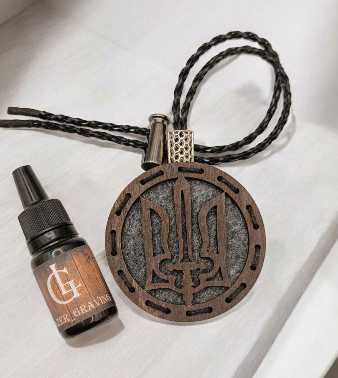 Ароматизатор для авто "88 Батальйон ДШВ" з дерева/войлока та аромапарфюм 10 мл Патріотичний (102) - фото 3 Ароматизатор для авто "88 Батальйон ДШВ" з дерева/войлока та аромапарфюм 10 мл Патріотичний (102) - фото 3