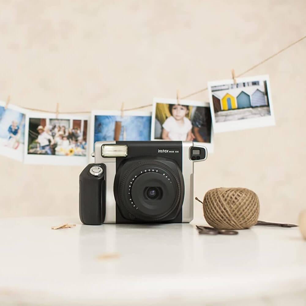 Фотоапарат Fujifilm Instax Wide 300 Black (2148686490) - фото 8 Фотоапарат Fujifilm Instax Wide 300 Black (2148686490) - фото 8