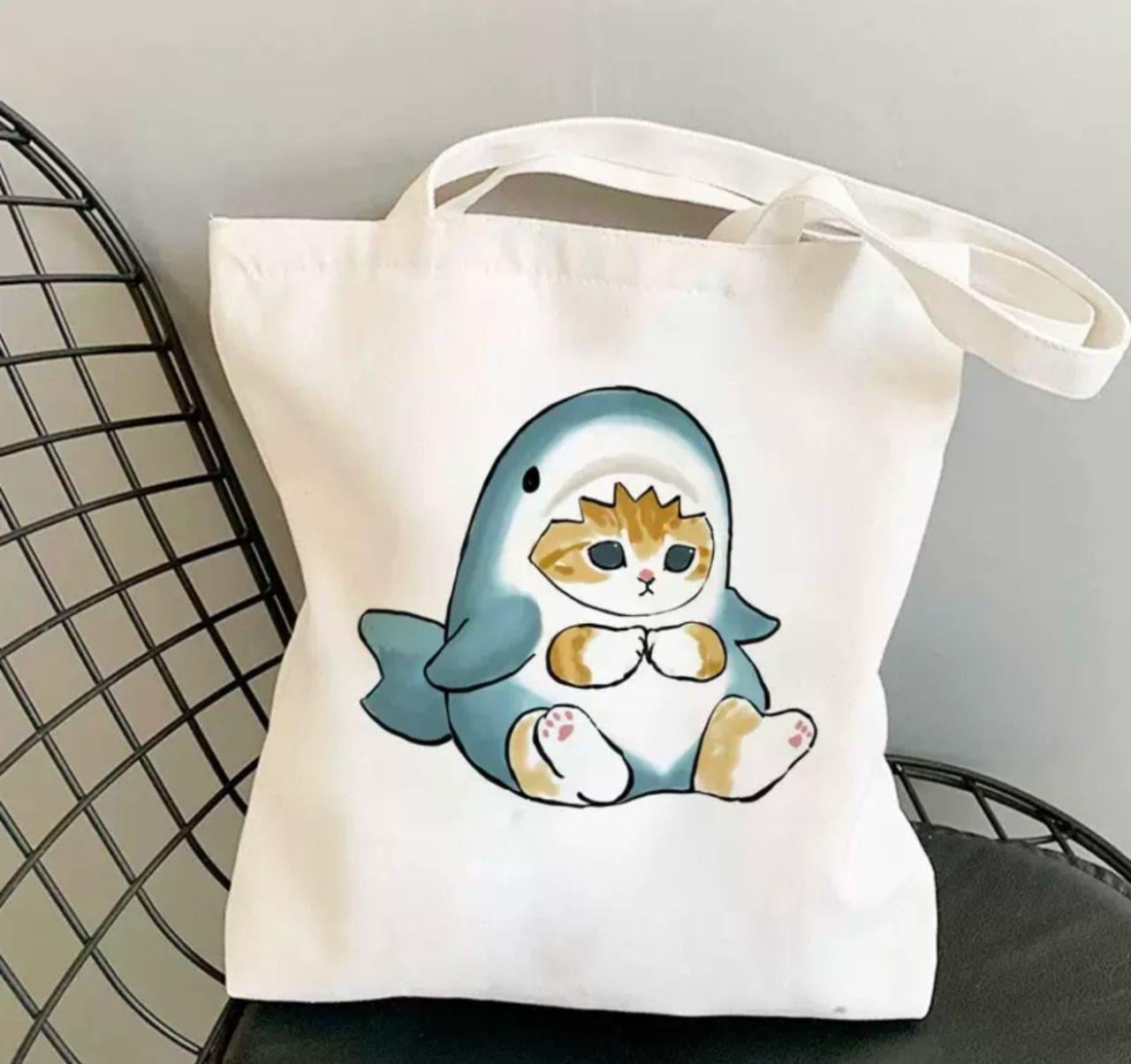 Сумка шоппер Котик сидить в костюмі акули (2521251693)