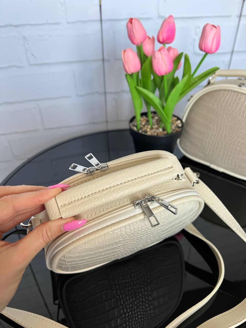 Сумка женская кросс-боди из экокожи с принтом 22х17х9 см Темно-бежевый (2683574712) - фото 3 Сумка женская кросс-боди из экокожи с принтом 22х17х9 см Темно-бежевый (2683574712) - фото 3