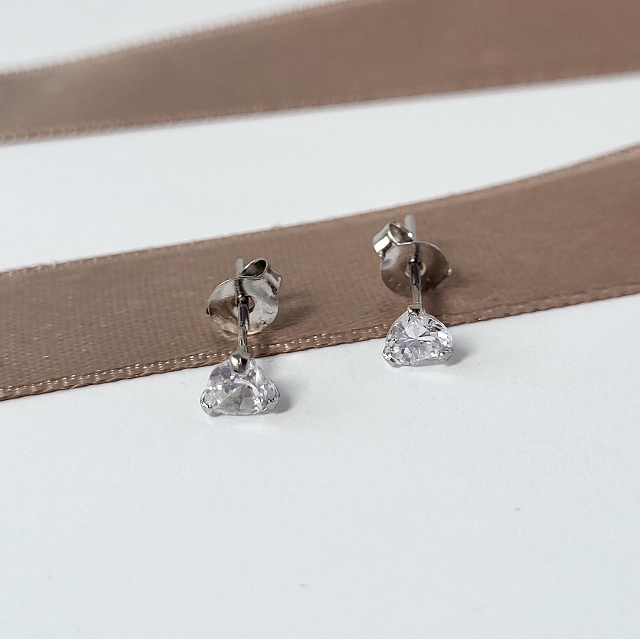 Серьги гвоздики Сердце с белым камнем серебро 925 пробы 0,50 г (с1ф/604)