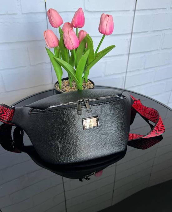 Сумка бананка на пояс женская из экокожи спортивная через плечо Черный с красным - фото 1 Сумка бананка на пояс женская из экокожи спортивная через плечо Черный с красным - фото 1