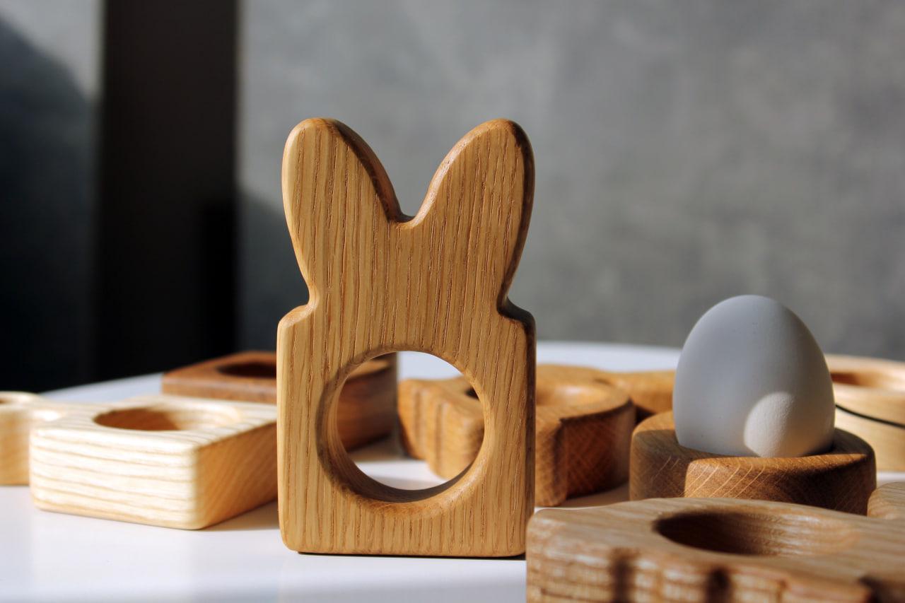 Подставка из дерева ясеня для 1 крашанки Ушки 6,5х11х2,5 см (WDE-3.1) - фото 6 Подставка из дерева ясеня для 1 крашанки Ушки 6,5х11х2,5 см (WDE-3.1) - фото 6