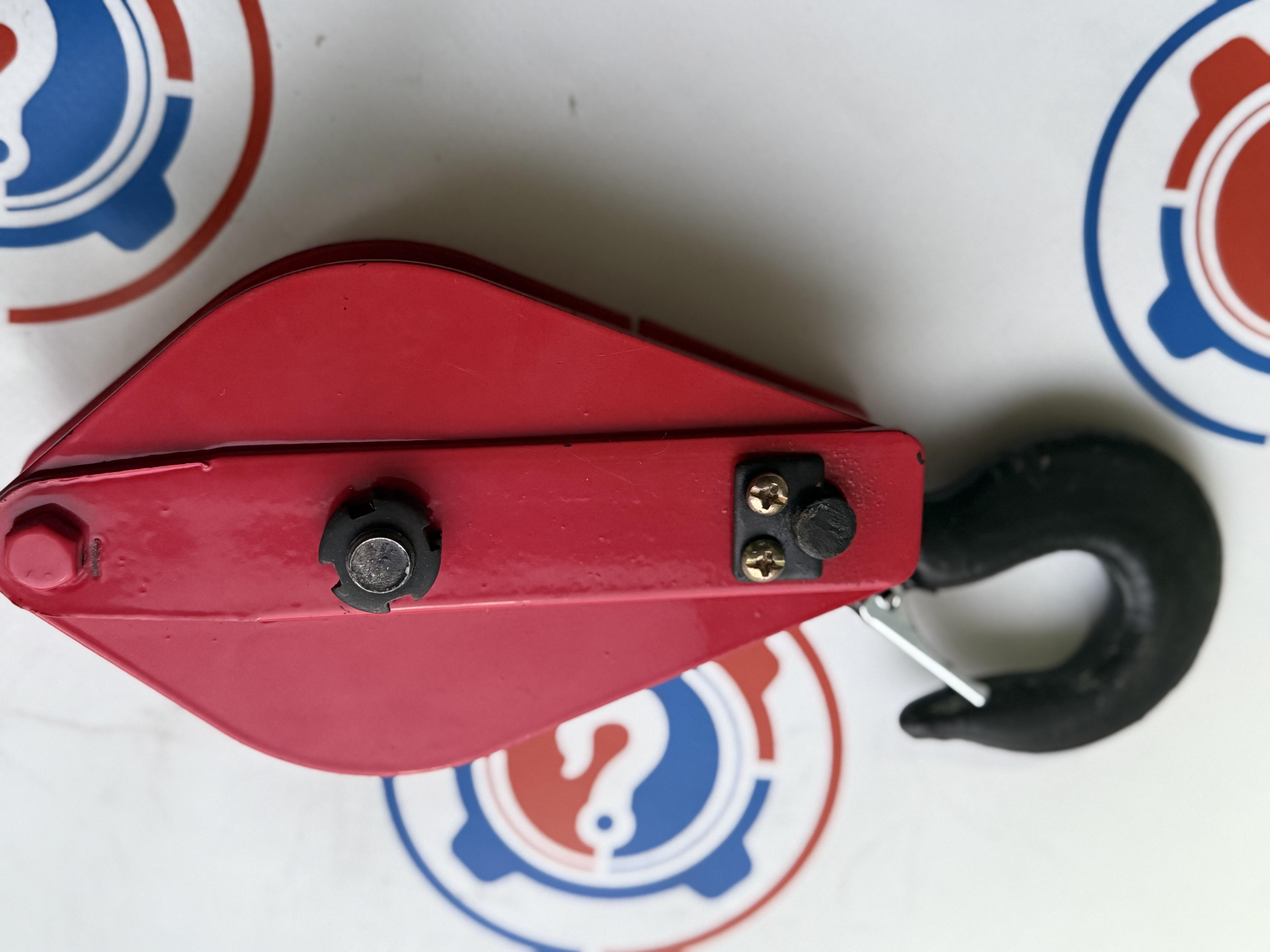 Блок грузовой Toho монтажный однороликовый с крюком 1,0 т (04-510002)