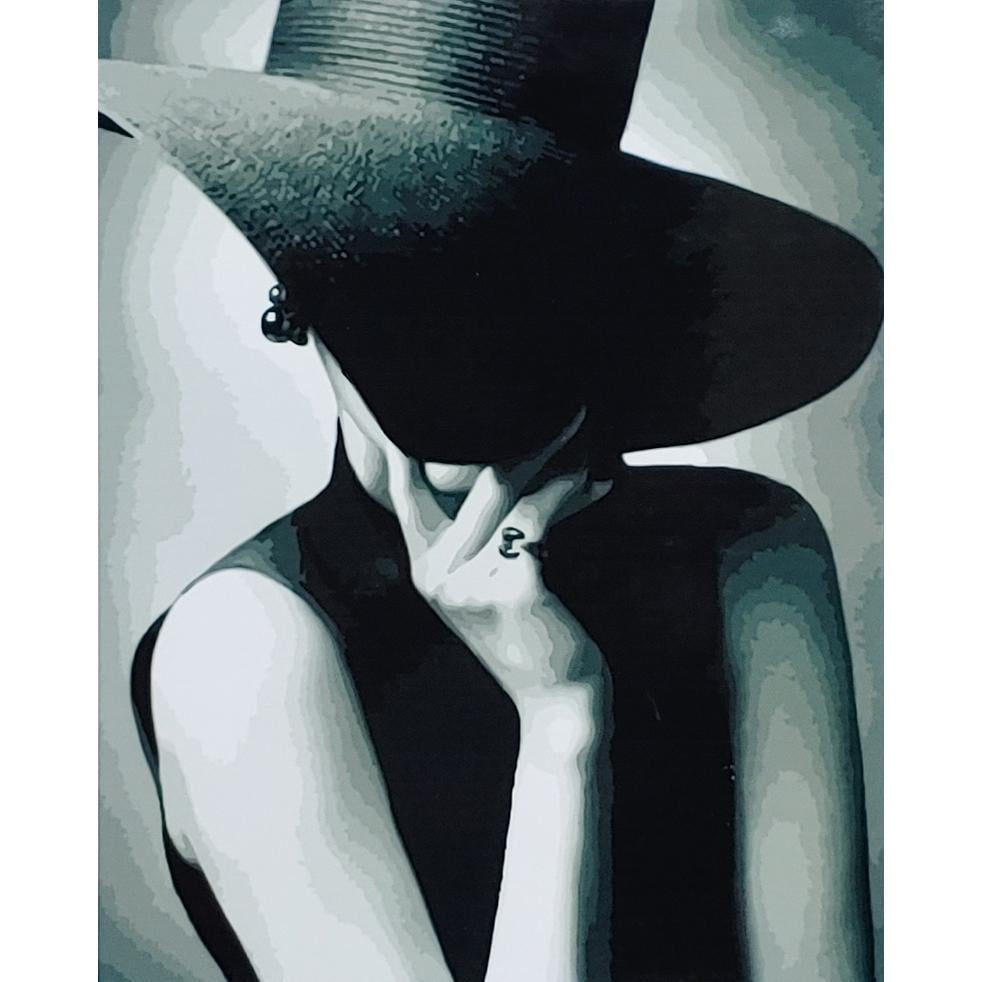 Картина по номерам Strateg Премиум Таинственная женщина 40x50 см (GS103)