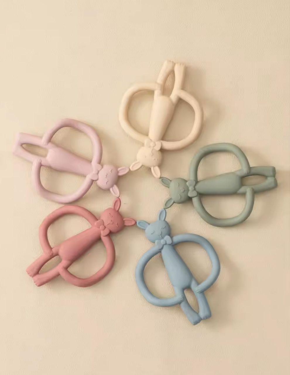 Прорізувач силіконовий для малюків Кролик блакитний - фото 4 Прорізувач силіконовий для малюків Кролик блакитний - фото 4