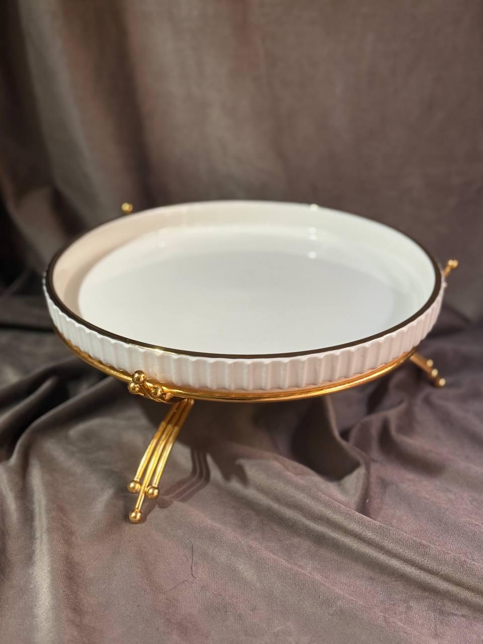 Тарелка сервировочная YIWU LB-1573G фарфоровая на металлической подставке 25 см Белый с золотым (30101769)