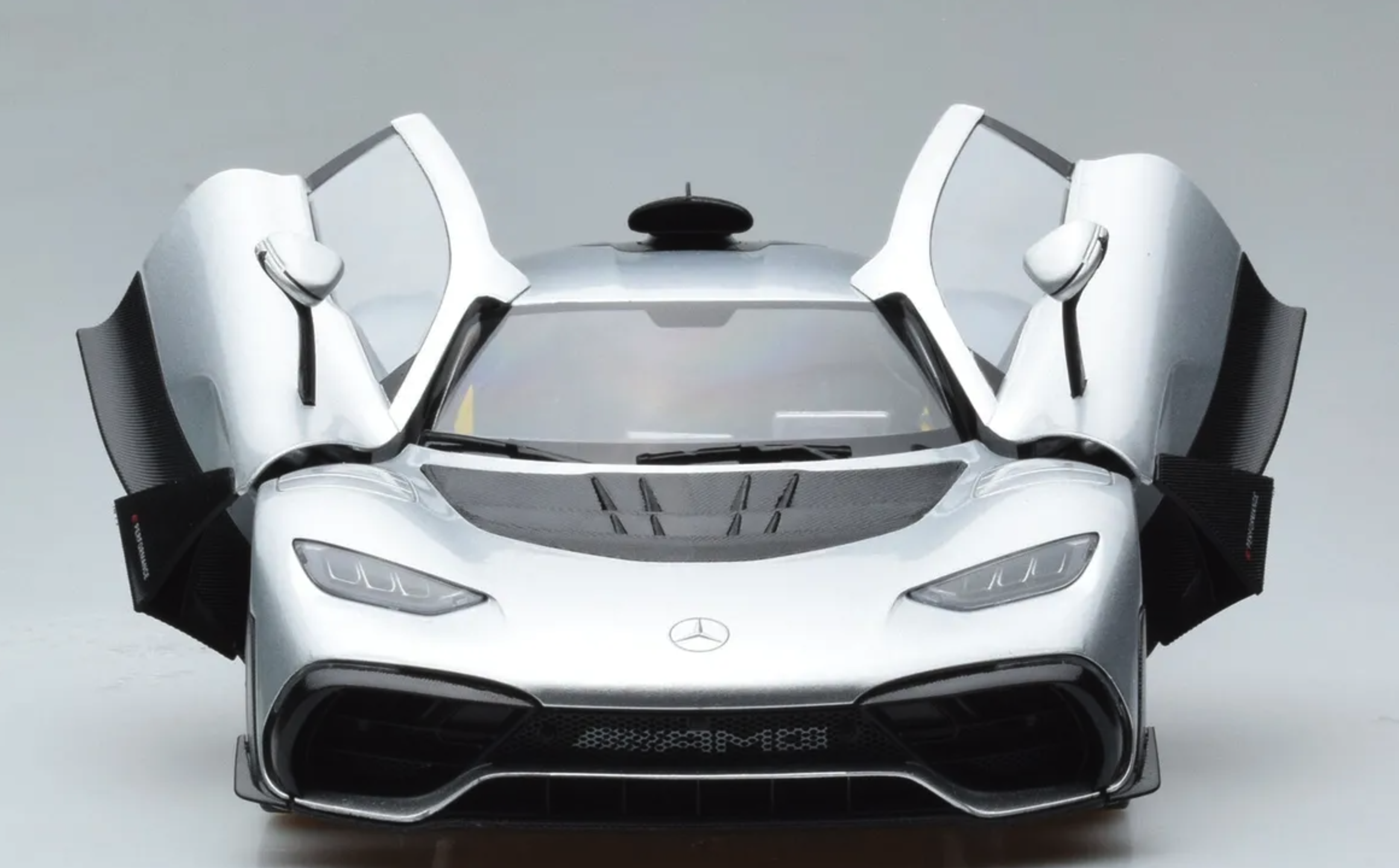 Модель автомобиля Mercedes-AMG ONE C298 Hightech 1:18 Silver (B66961043) - фото 2