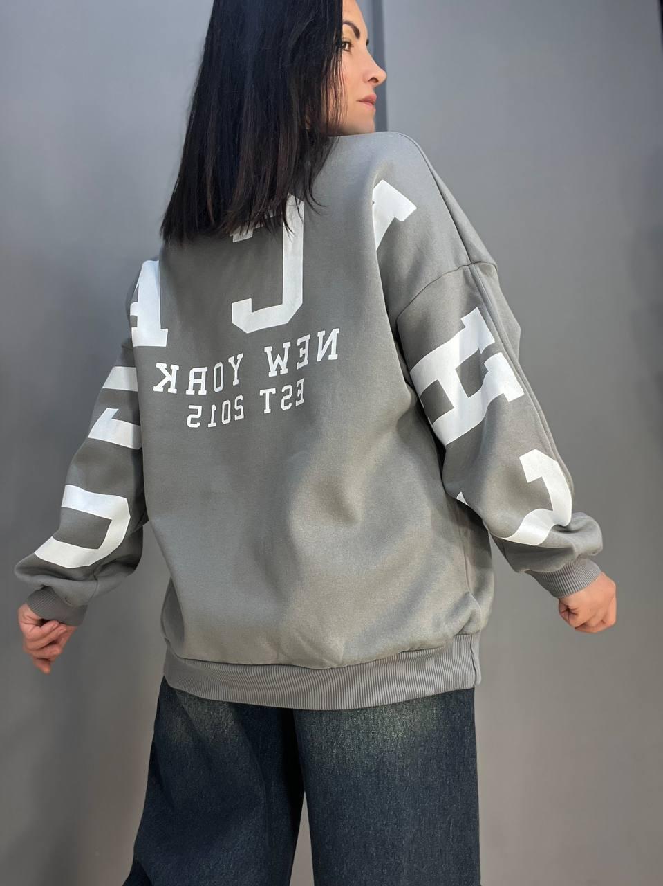 Свитшот женский DAVRAS 8174 CHICAGO удлиненный утепленный на флисе OS Серый (1243) - фото 8 Свитшот женский DAVRAS 8174 CHICAGO удлиненный утепленный на флисе OS Серый (1243) - фото 8