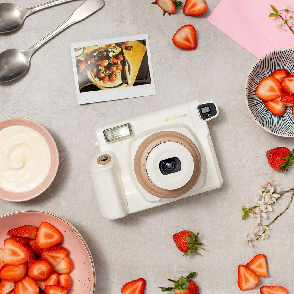 Фотоапарат Fujifilm Instax Wide 300 Toffee (2148686491) - фото 7 Фотоапарат Fujifilm Instax Wide 300 Toffee (2148686491) - фото 7