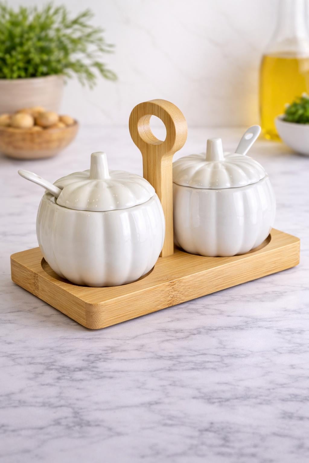 Набір порцелянових банок для спецій та цукру Гарбузики на бамбуковій підставці з ложками 2 шт. по 250 мл (31549131)