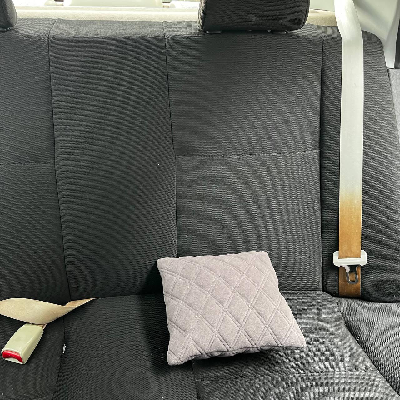 Подушка под голову в машину из алькантары 30х30 см Серый (24167307) - фото 1