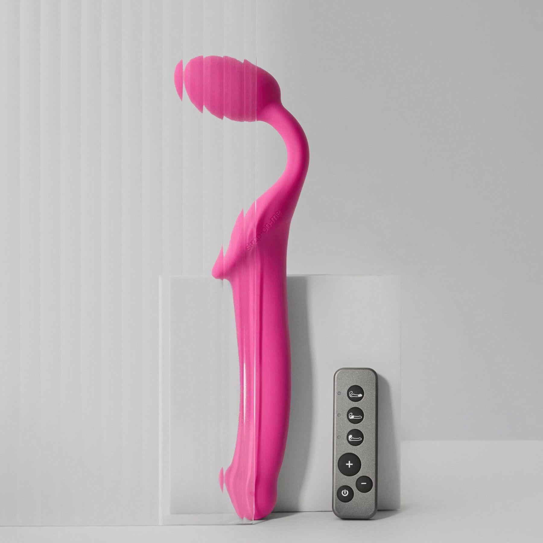 Страпон безремінний з вібрацією Strap-On-Me Vibrating регульований L D 3,7 см з пультом Fuchsia (SX2572)