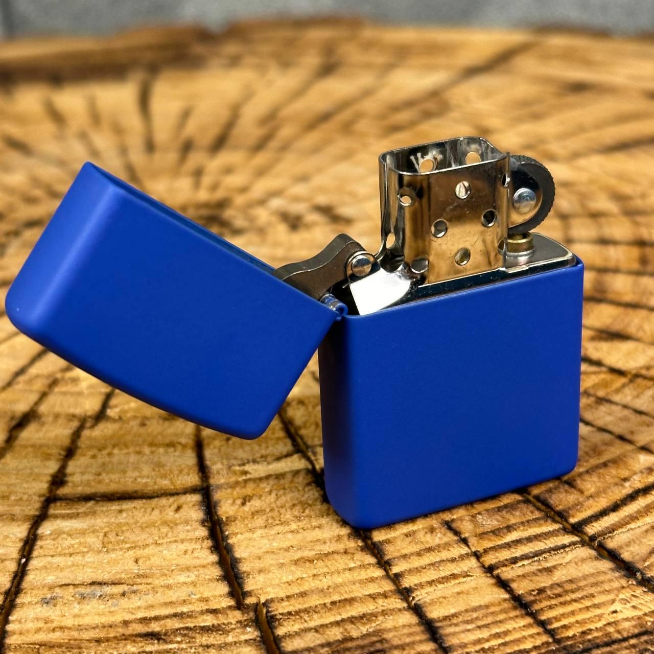 Зажигалка бензиновая ZIPPO Reg Royal в подарочной упаковке Blue Matte - фото 4 Зажигалка бензиновая ZIPPO Reg Royal в подарочной упаковке Blue Matte - фото 4