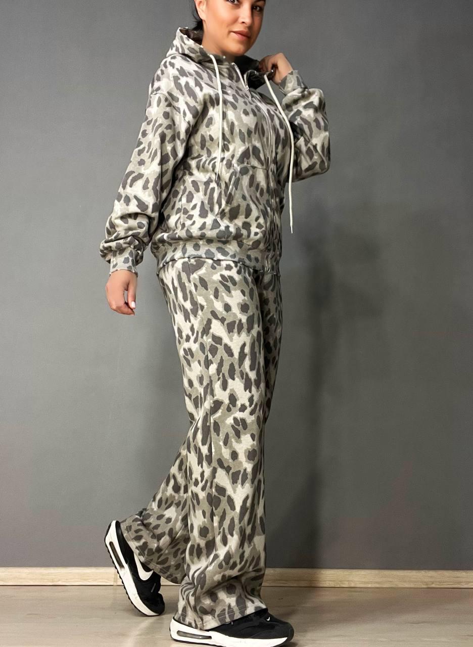 Костюм женский A-N 2749 худи капюшон брюки палаццо леопардовый принт тринитка M Серый (2746) - фото 10 Костюм женский A-N 2749 худи капюшон брюки палаццо леопардовый принт тринитка M Серый (2746) - фото 10