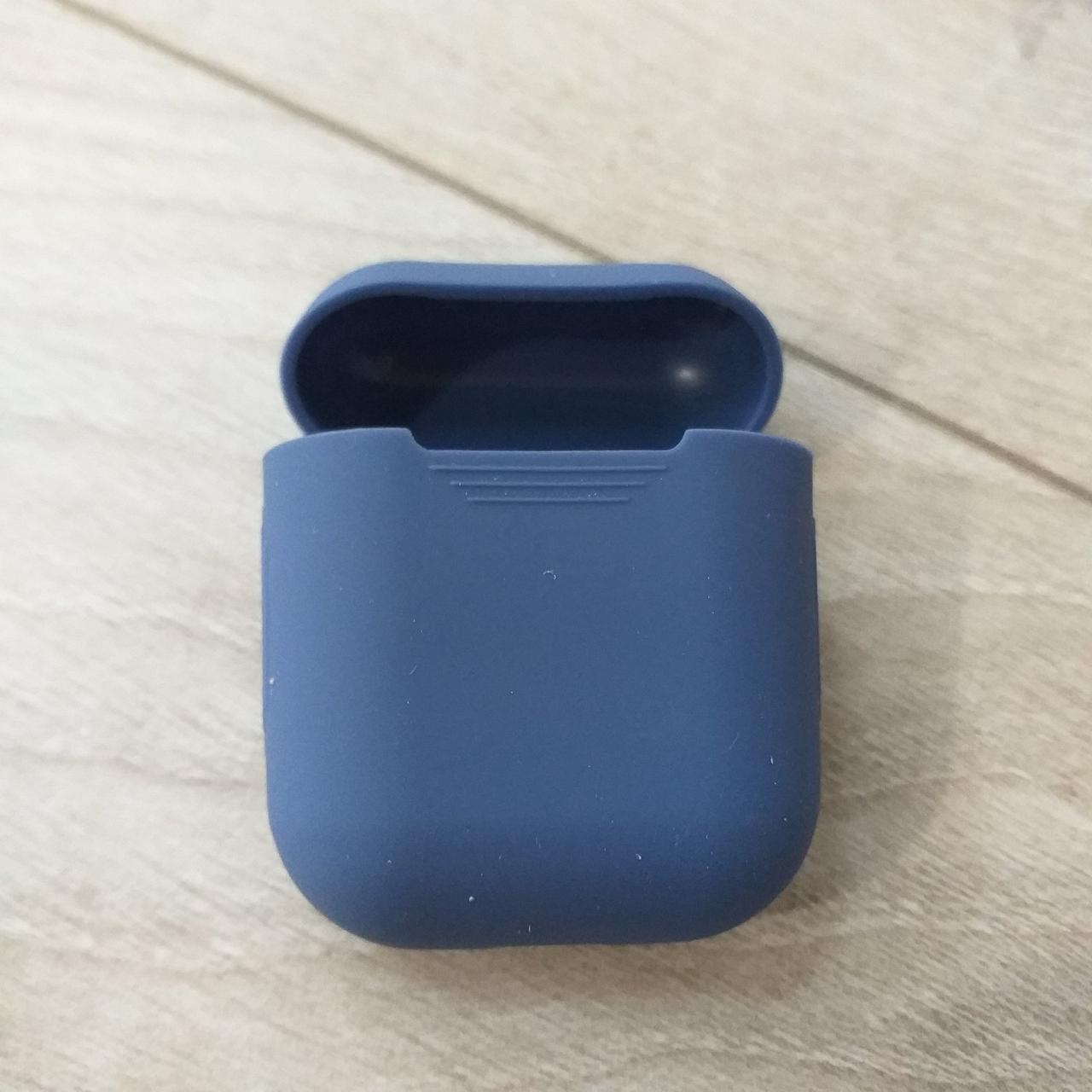 Чехол силиконовый для наушников Apple AirPods 1/2 Синий (KG-6950) Чехол силиконовый для наушников Apple AirPods 1/2 Синий (KG-6950)