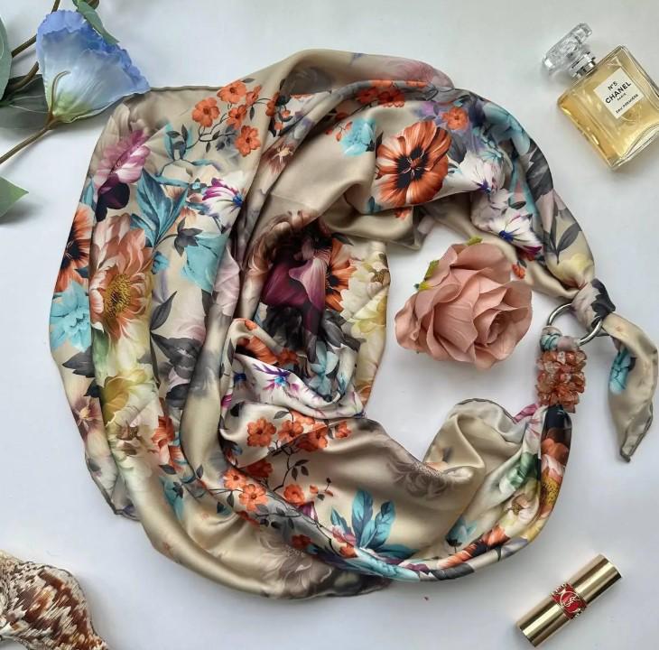 Хустка шовкова My Scarf Золота зірка 90 на 90 см прикрашена яшмою