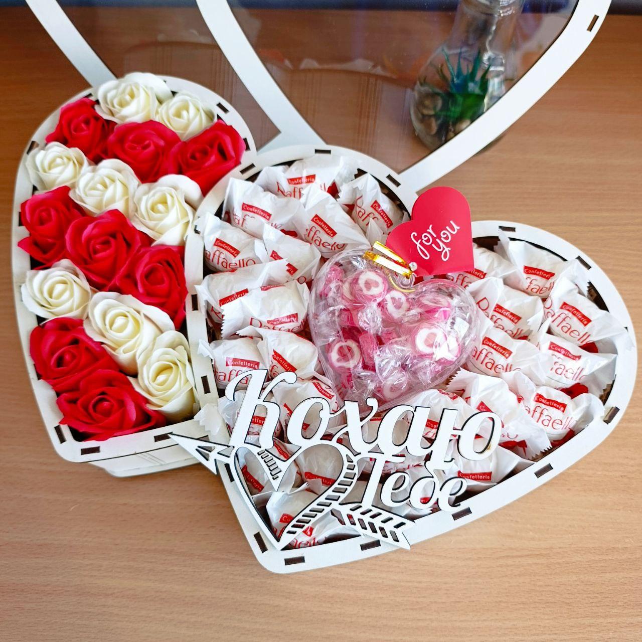 Подарочный бокс для девушки Двойное сердце с конфетами Raffaello (ar400)