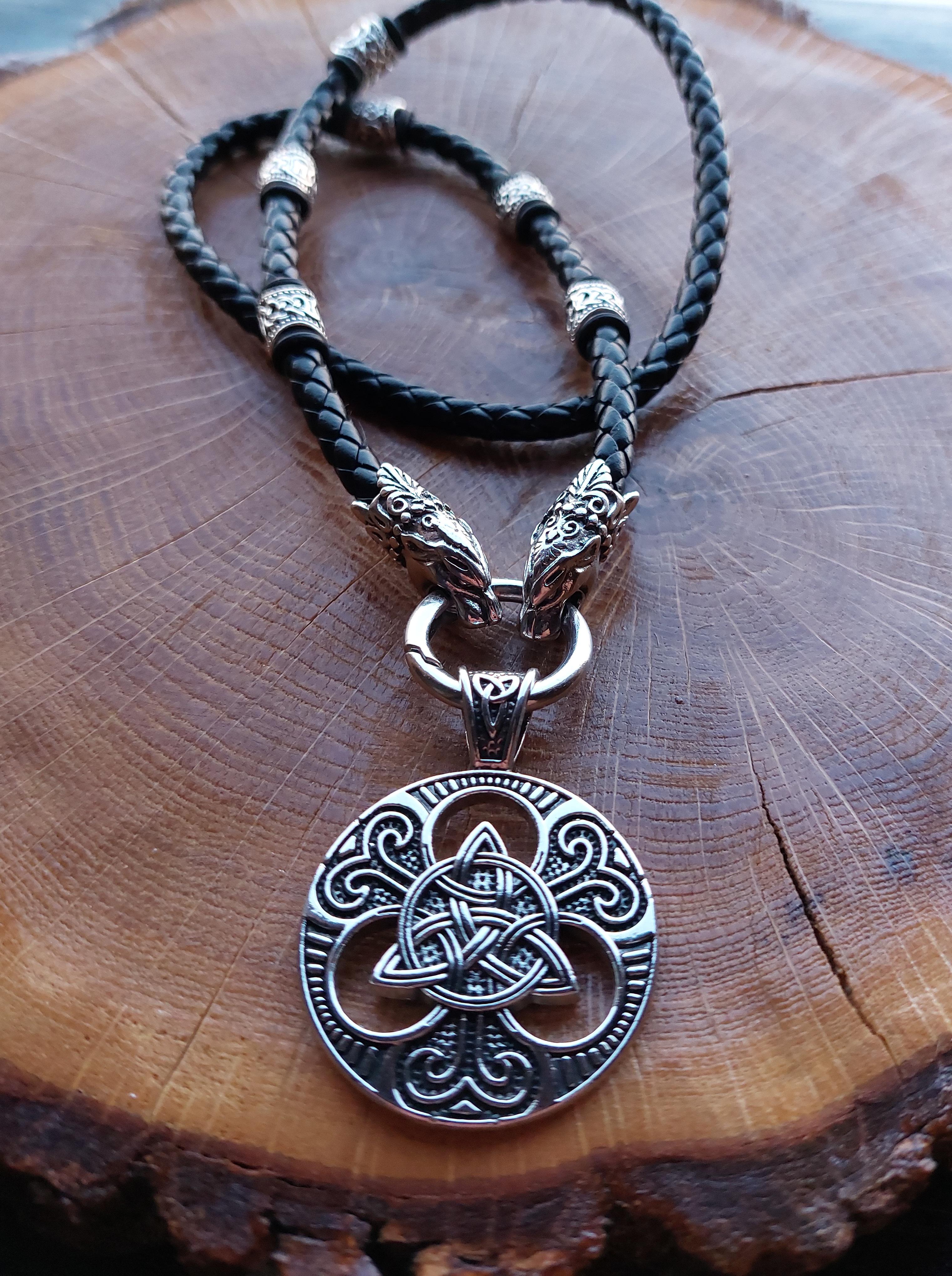 Колье оберег LITAURS с кулоном кельтский узел и металлическими вставками (250709)