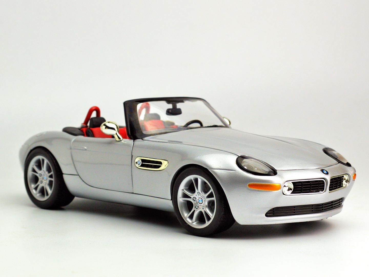 Коллекционная модель Hot Wheels 100% BMW Z8 Convertible 1:18 Серебристый (141) Коллекционная модель Hot Wheels 100% BMW Z8 Convertible 1:18 Серебристый (141)