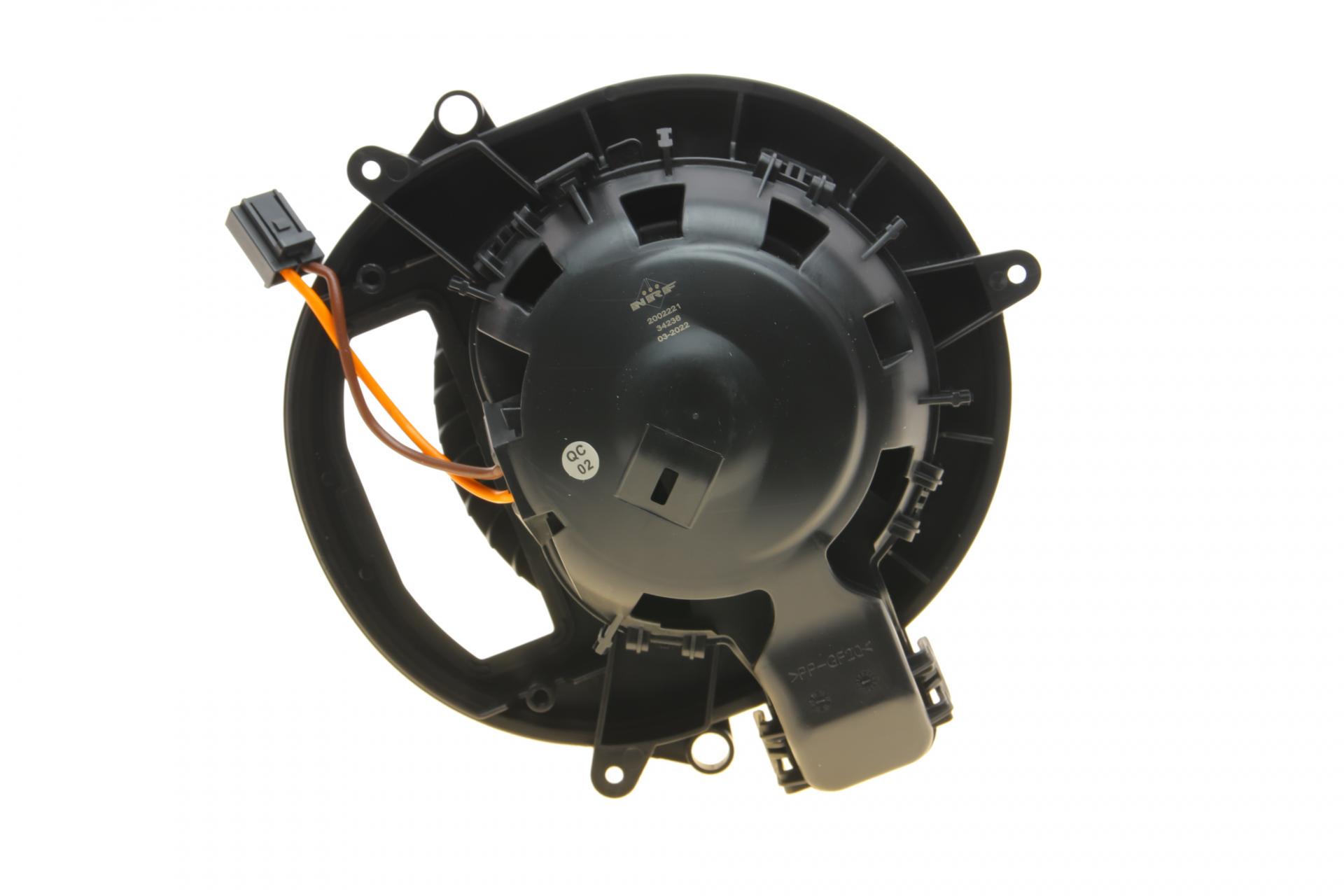 Моторчик печи NRF BMW 3 F30/F80 12-19 34236