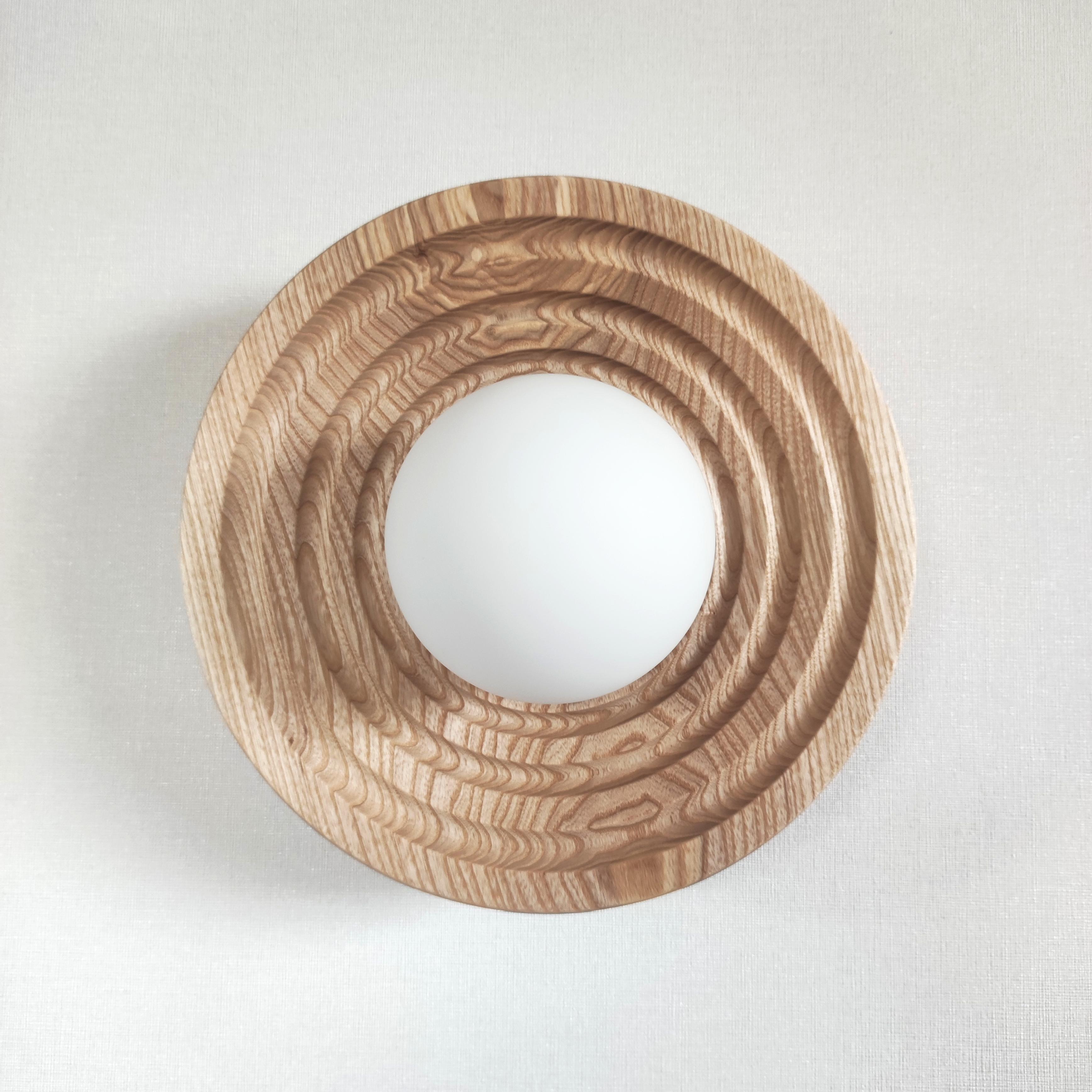 Бра із точеним із ясеня плафоном Gaff Design Orbit Borma (O2) - фото 1 Бра із точеним із ясеня плафоном Gaff Design Orbit Borma (O2) - фото 1