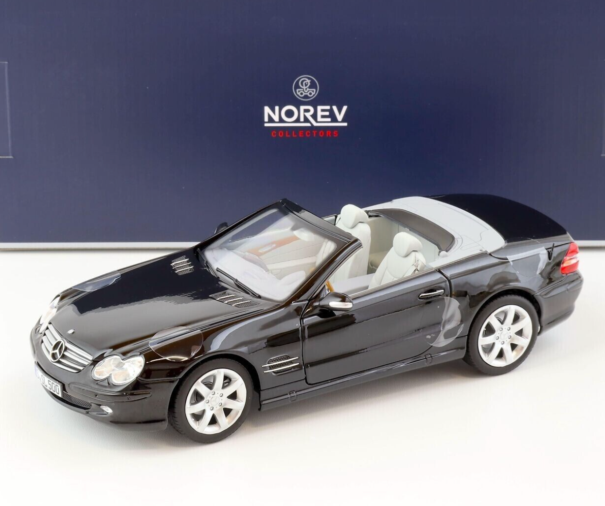 Модель автомобиля Norev 1:18 Mercedes-Benz SL 500 R230 Black (183840) - фото 5