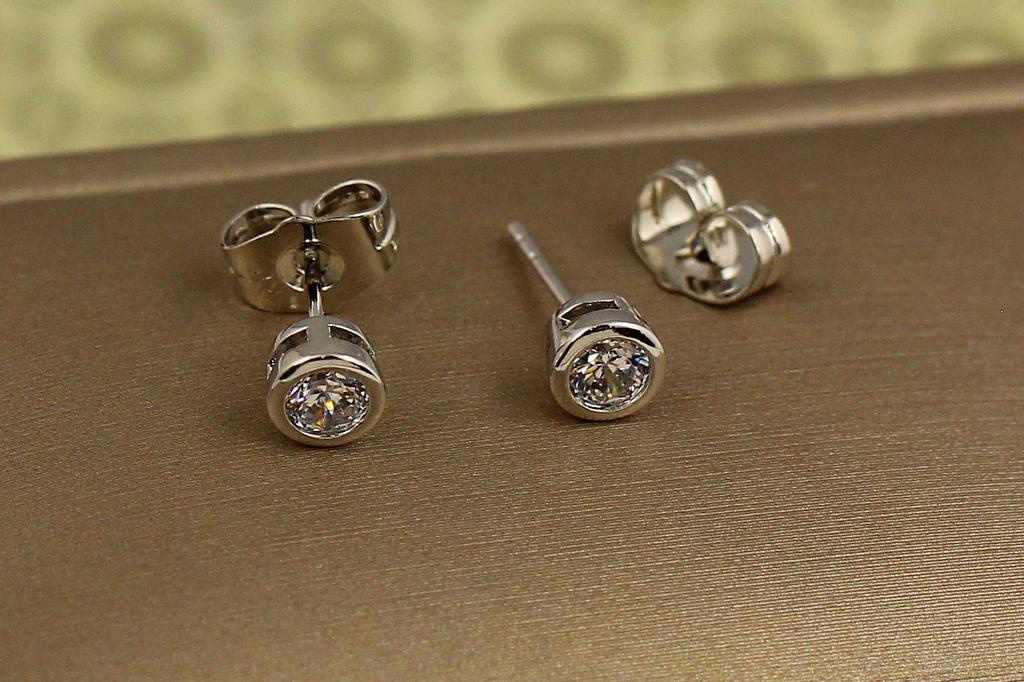 Серьги гвоздики Xuping Jewelry в ободке 4 мм Серебристый (33704949)