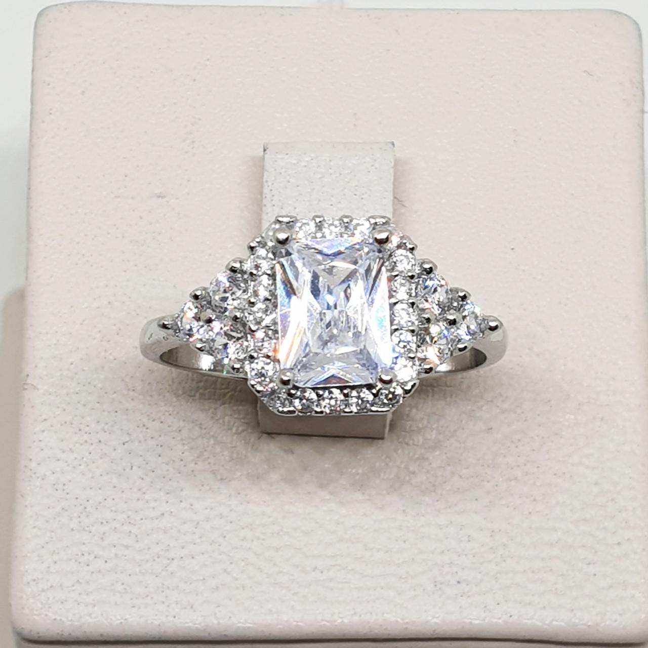 Кольцо серебряное с кубическим цирконием р. 19 3,18 г (1561799766)