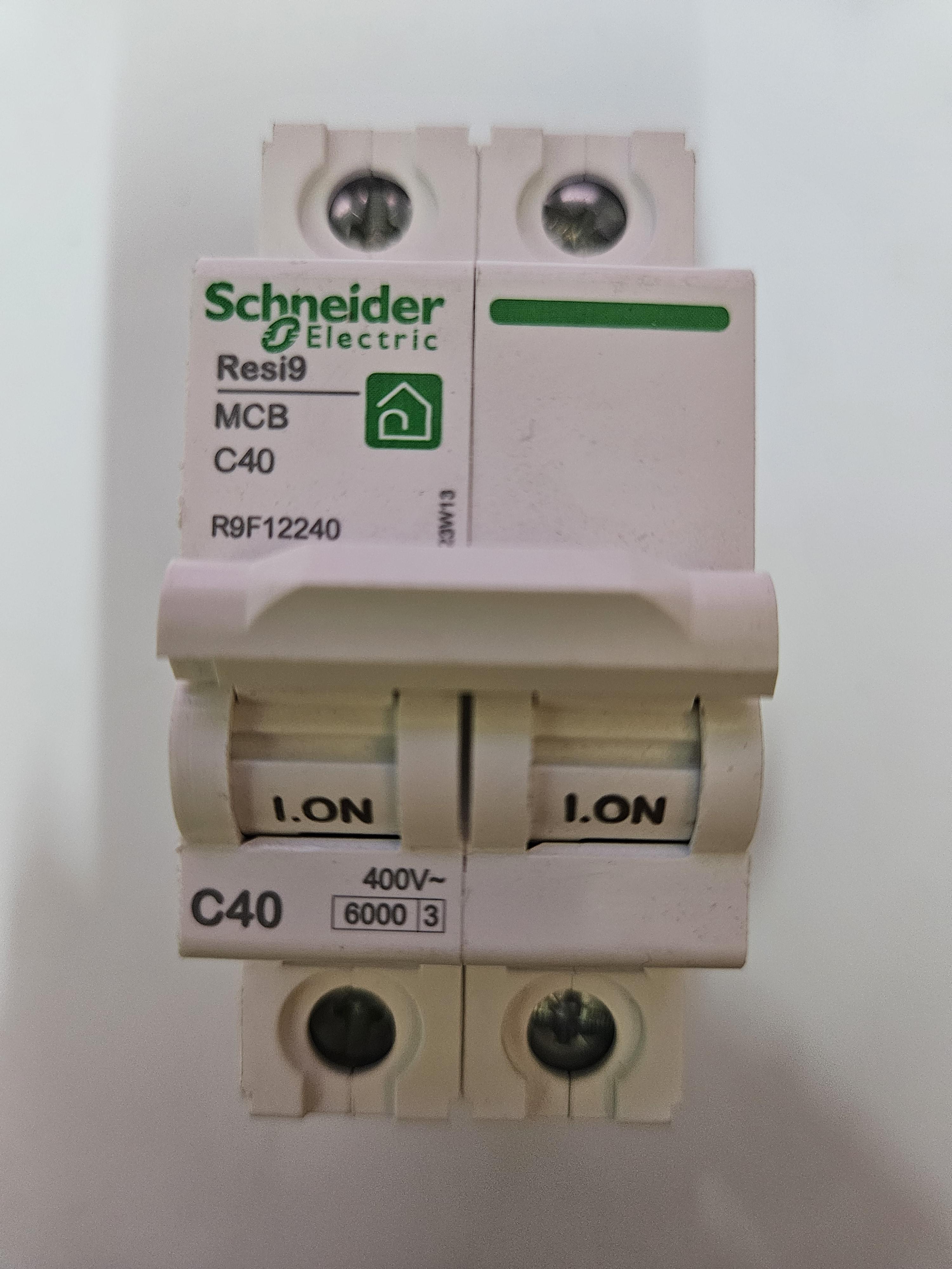 Автоматичний вимикач Schneider Electric 40А 2р (7253)