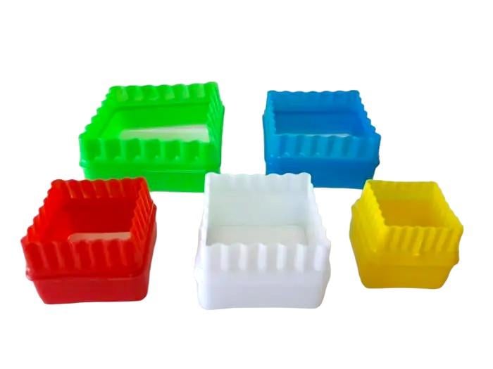 Вырубка для теста и пряников квадратная пластиковая 5 шт. (438600604) Вырубка для теста и пряников квадратная пластиковая 5 шт. (438600604)