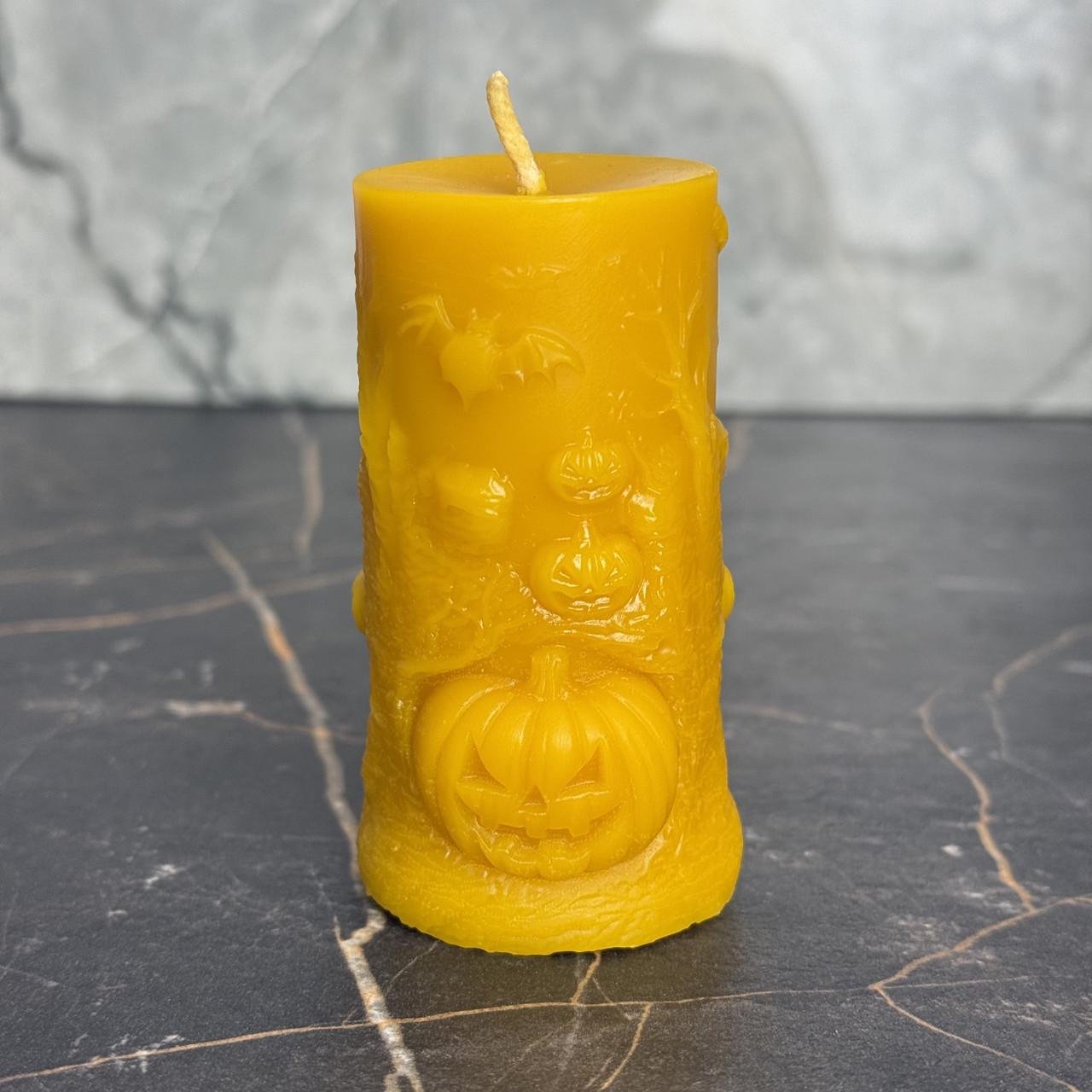 Свічка декоративна з бджолиного воску Гарбузи на Хелоуін ручна робота 95х50 мм