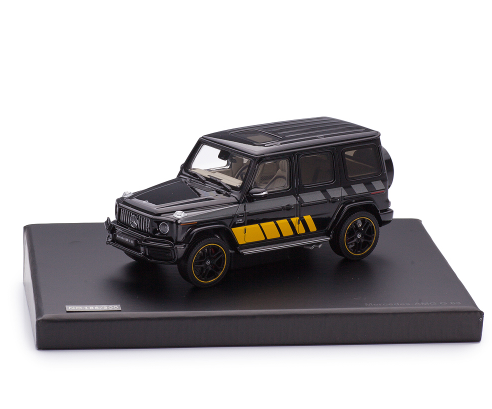 Модель автомобиля Almost Real 1:43 Mercedes-Benz AMG G63/W463 V8 Biturbo Cigarette Black Edition (ALM420804)